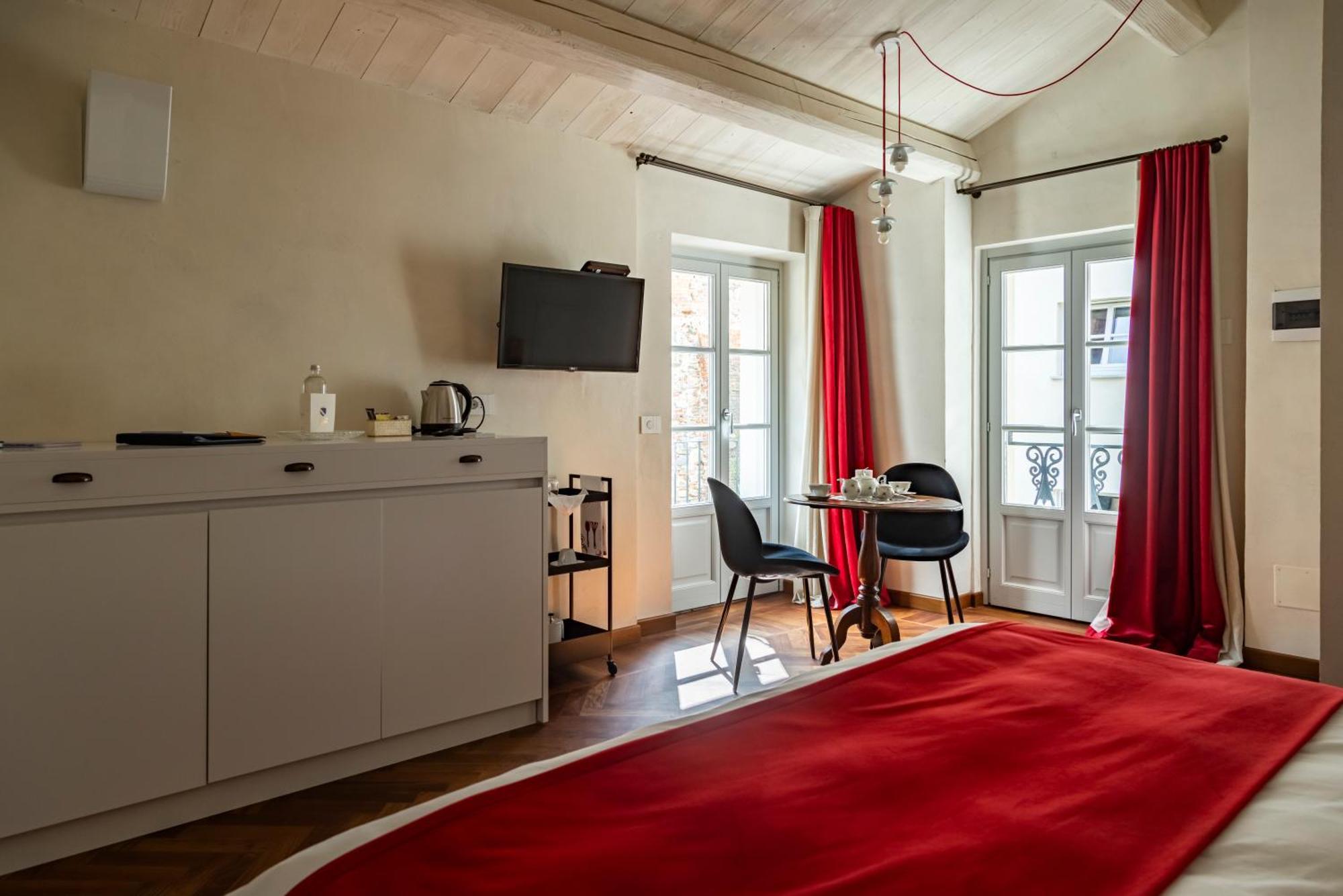 Palazzo Fauzone Relais Bed & Breakfast มอนโดวี ภายนอก รูปภาพ